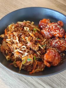 Pollo agridulce con arroz chino